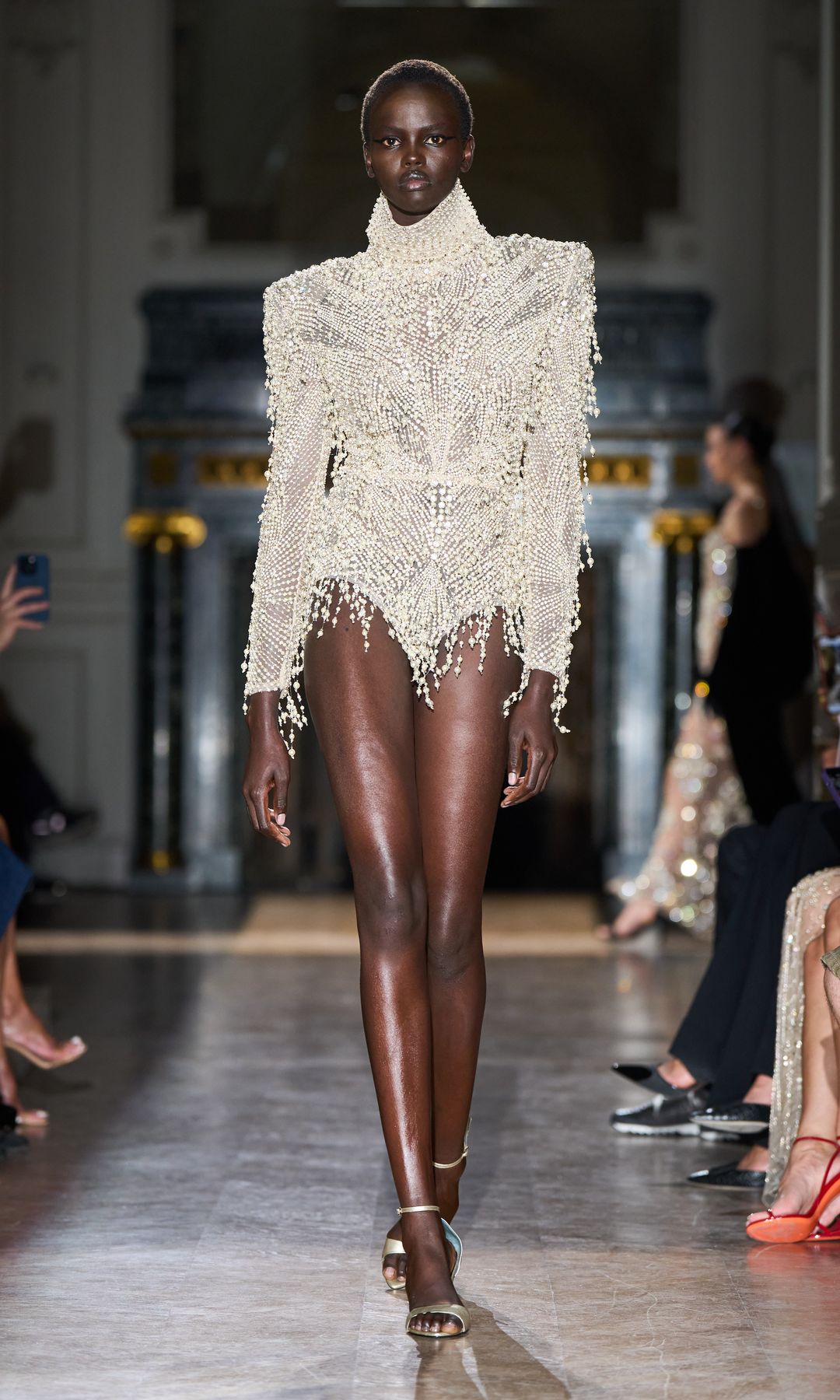 Ajak Dhieu, en el desfile de Zuhair Murad Alta Costura