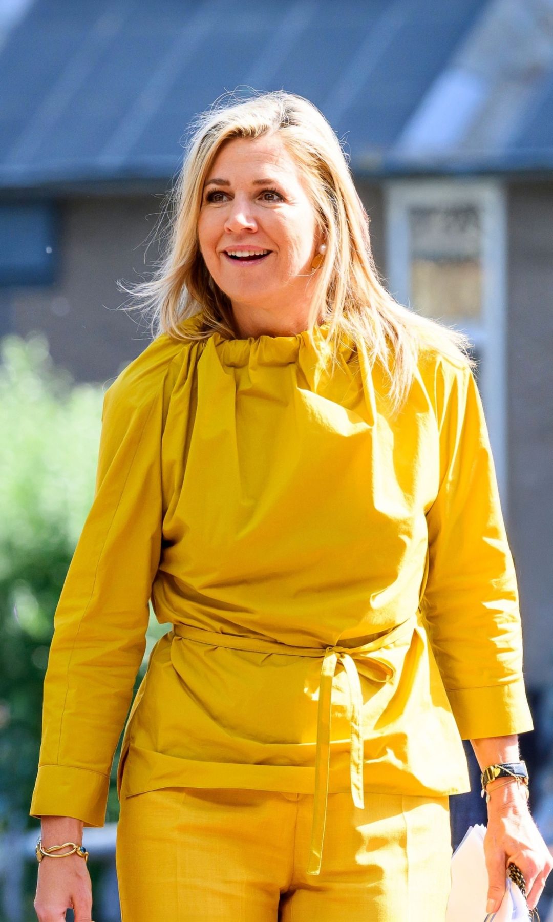 Máxima de Holanda rescata su elegante conjunto amarillo y demuestra por qué es la 'royal' más atrevida de Europa