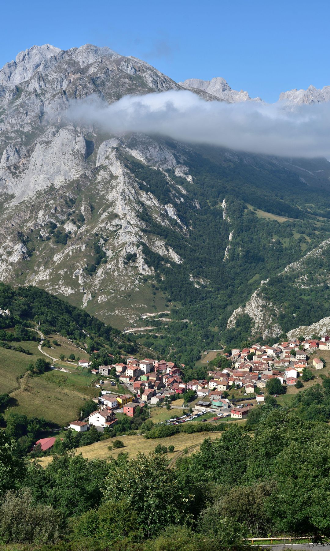 Panorámica del pueblo asturiano de Sotres, en los Picos de Europa, elegido Pueblos ejemplar de Asturias 2024