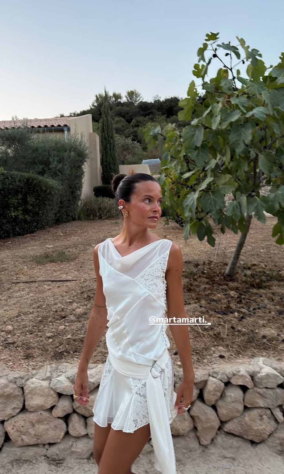 Bea Gimeno luciendo el vestido de su preboda durante las vacaciones de verano