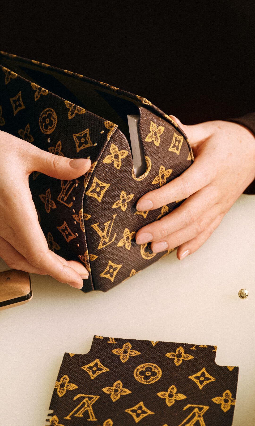 Proceso creativo del 'Monogram Origine Ebène'.