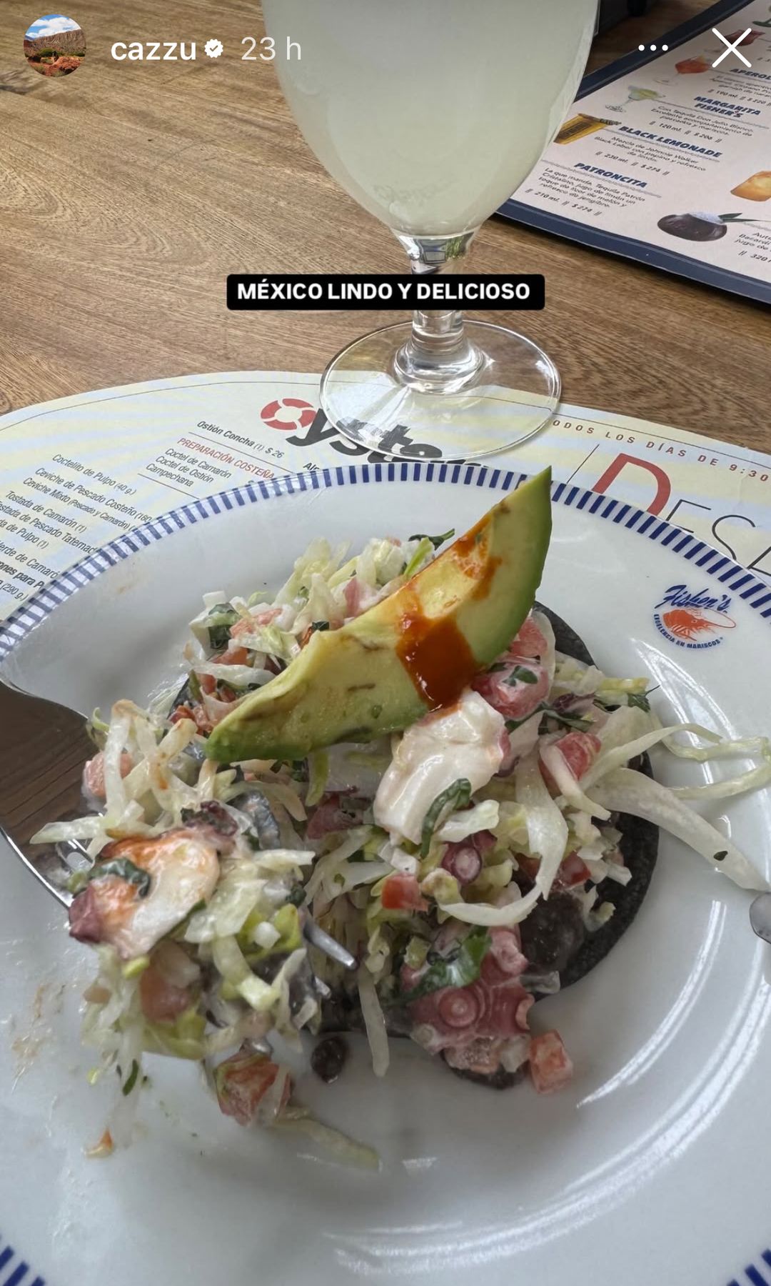 Cazzu está disfrutando de las delicias gastronómicas de México.