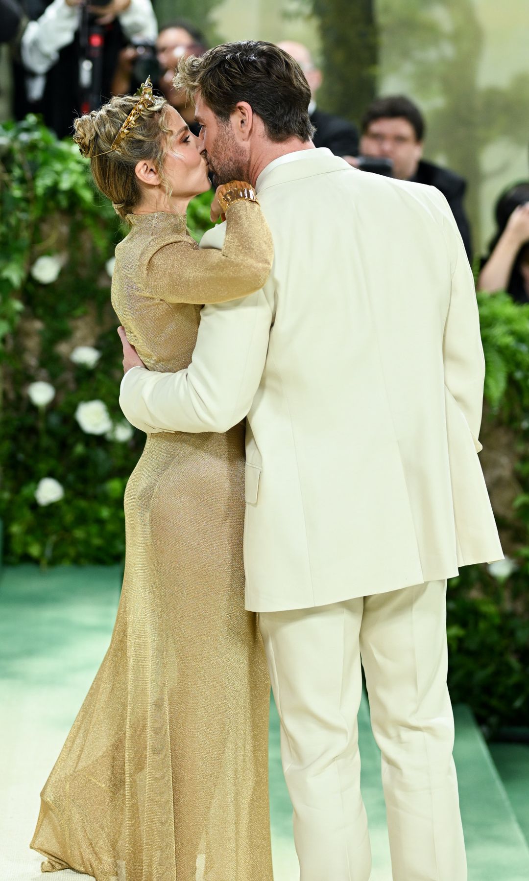 Elsa Pataky y Chris Hemsworth en la Met Gala de 2024