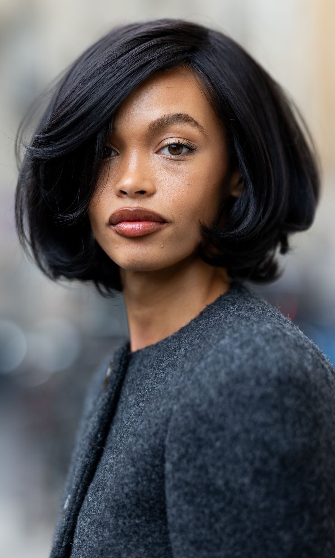  Mujer con pelo corto