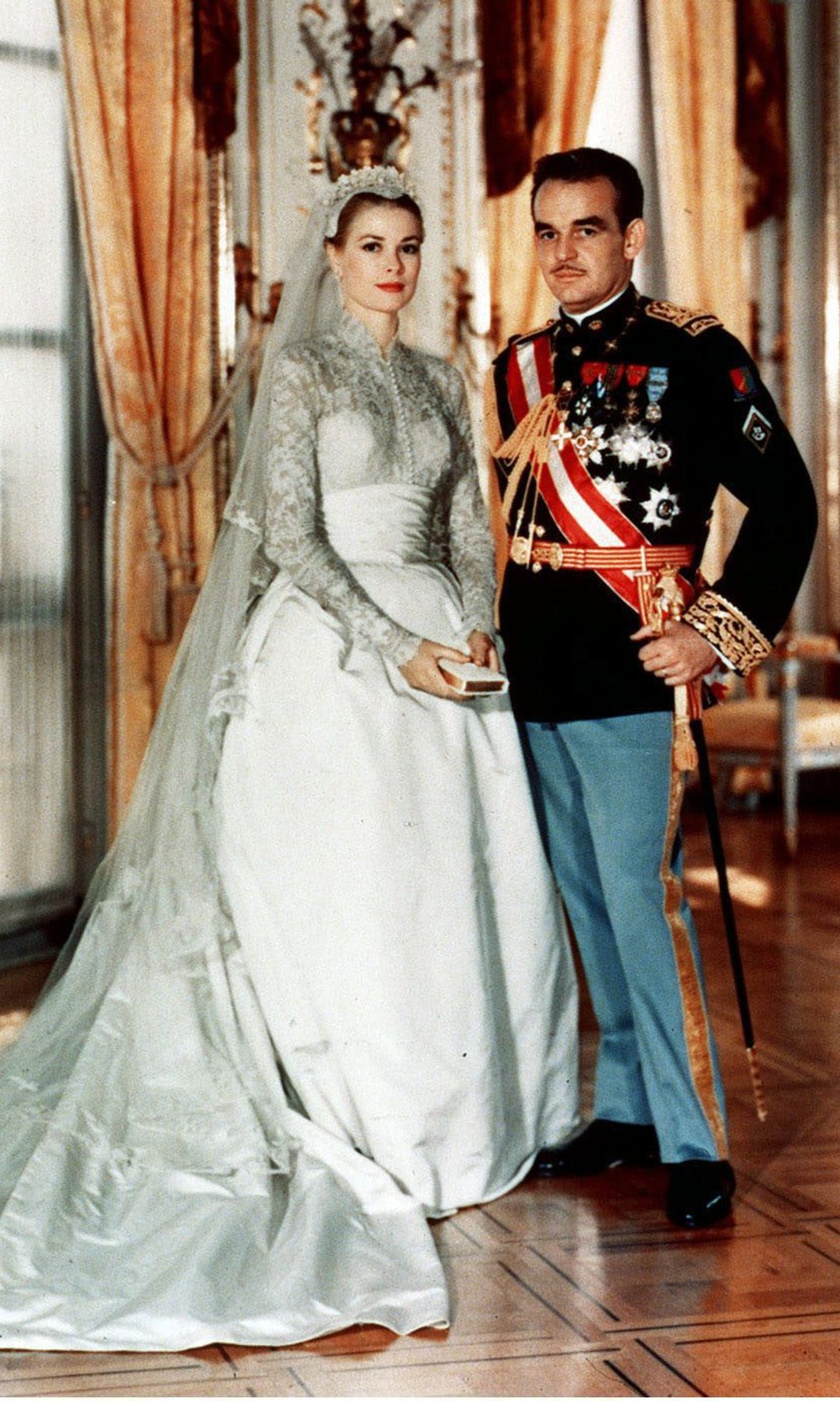 Grace Kelly y Rainiero en el día de su boda