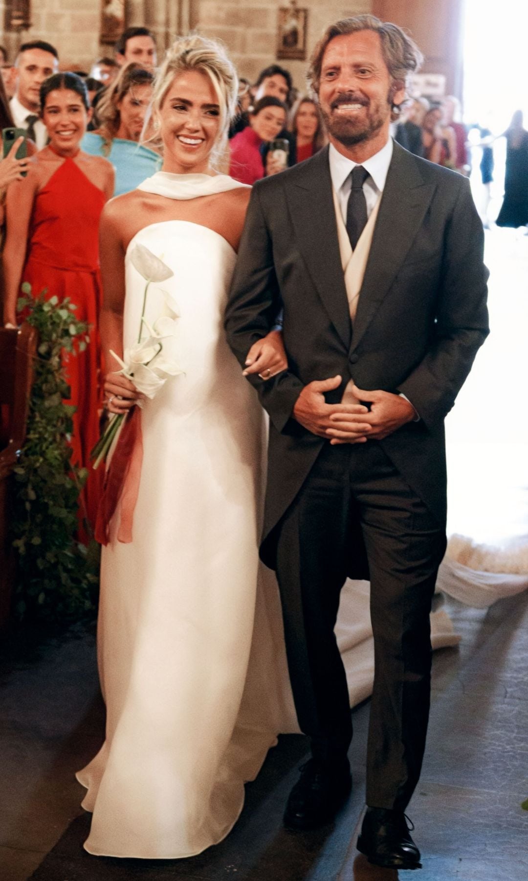 Paty y su padre en su camino al altar