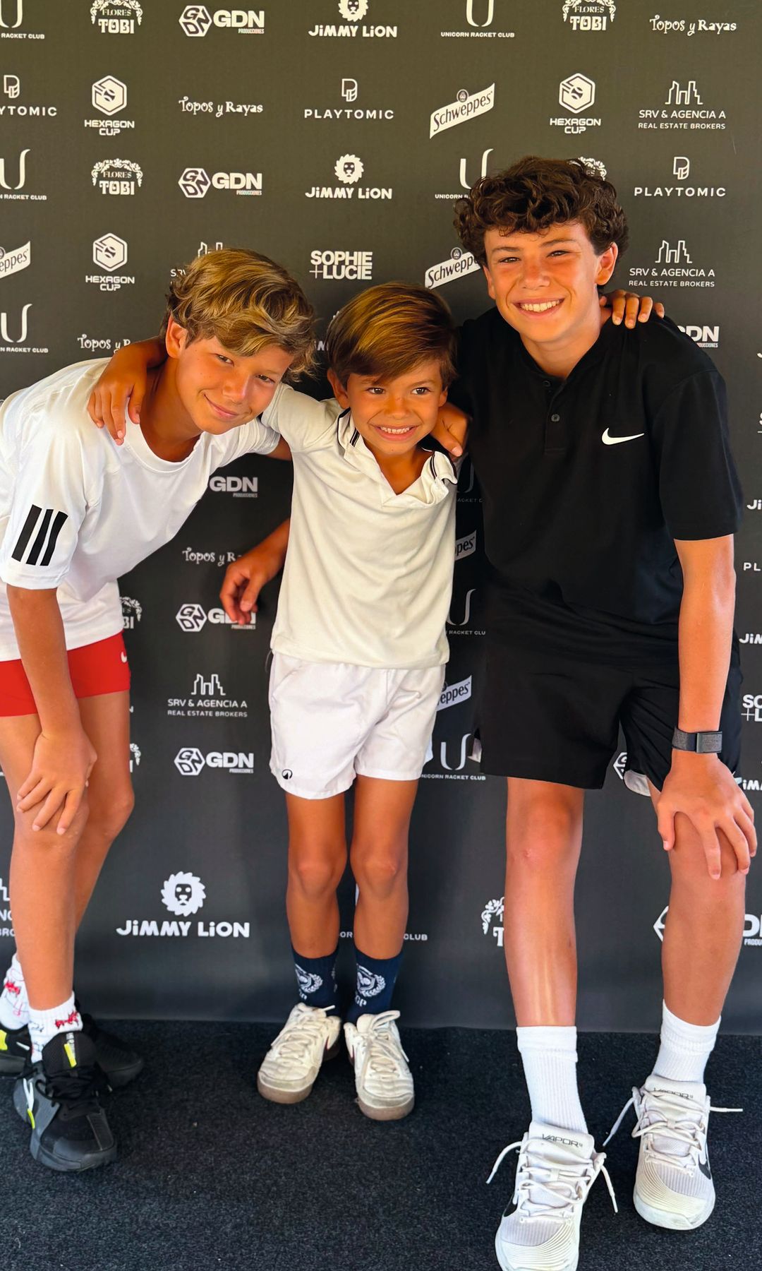 Los tres hijos de la empresaria: Carlos, Beltrán y Santi