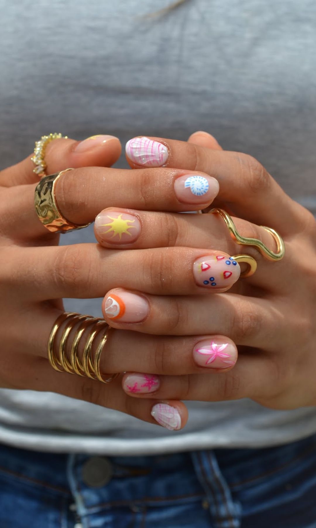 Manicura con detalles veraniegos
