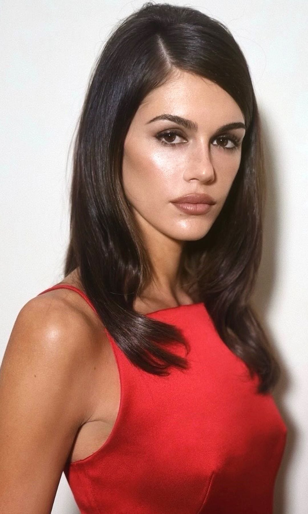 Kaia Gerber peinada por Gregory Russell para los Women in Film Honors