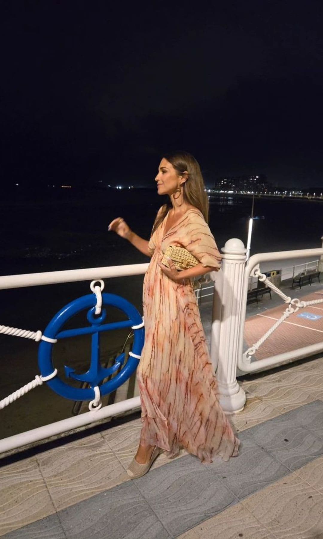 Paula Echevarría con vestido largo y alpargatas