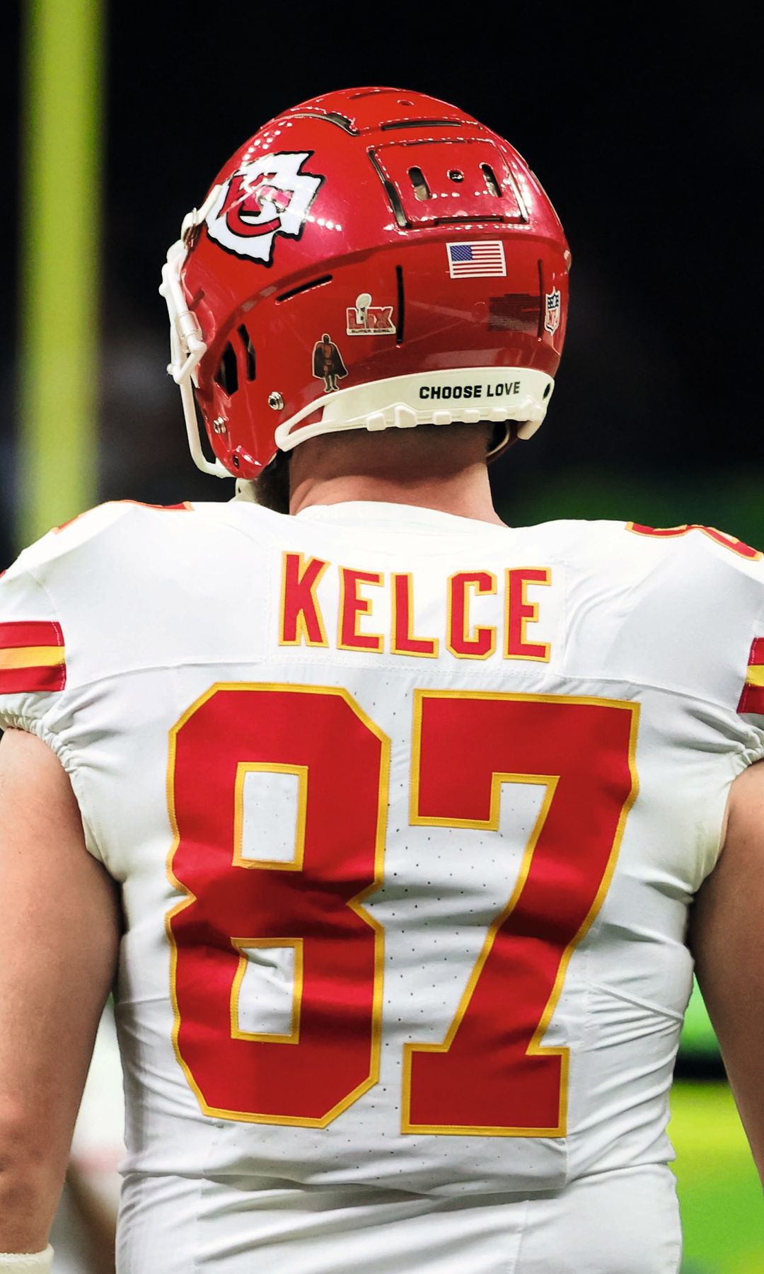 Travis Kelce, con el número 87 a sus espaldas, en medio de un partido que Taylor no se quiso perder 