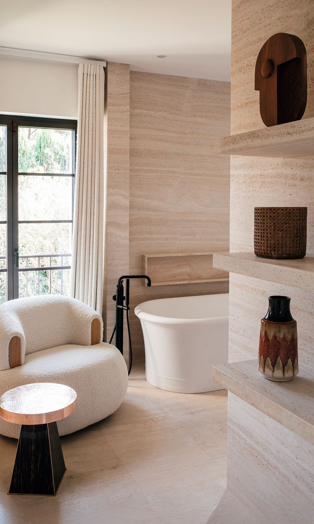STÉPHANIE COUTAS LA DECORADORA FAVORITA DE LAS GRANDES FORTUNAS, NOS ABRE LAS PUERTAS DE SU FABULOSA CASA DE VERANO DE SAINT-TROPEZ