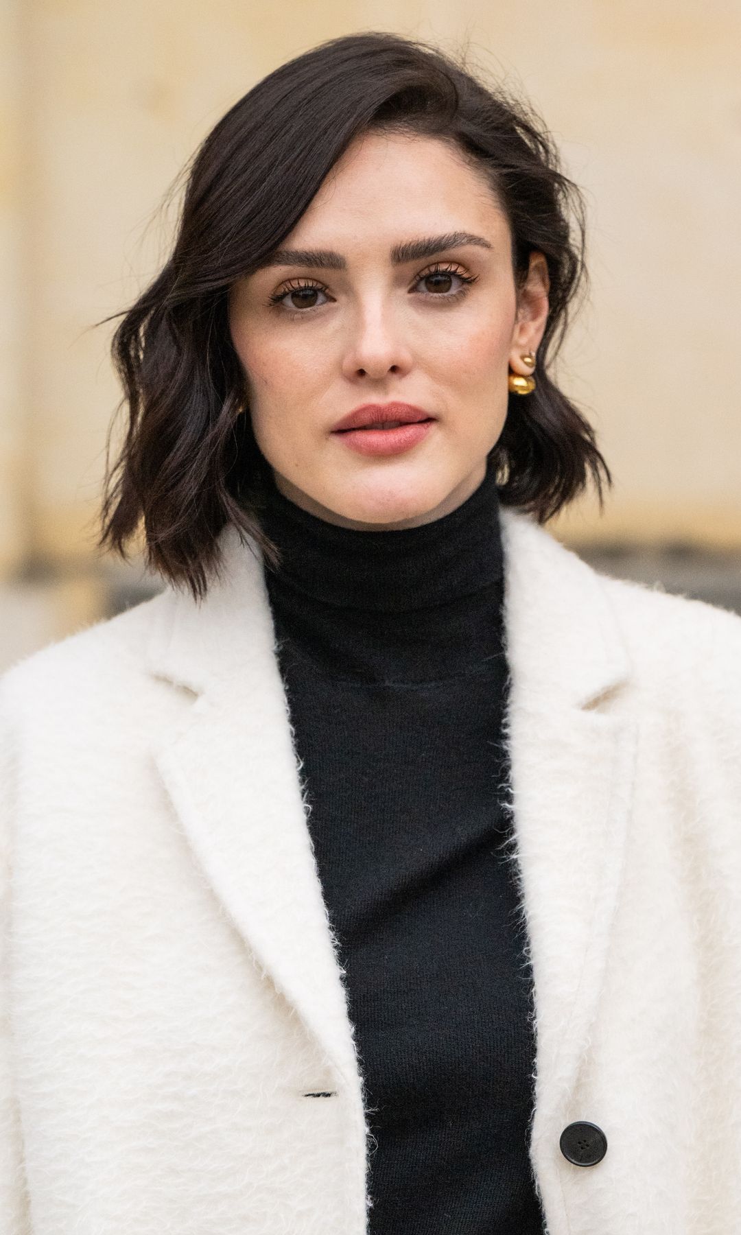  Mujer con pelo ondulado 