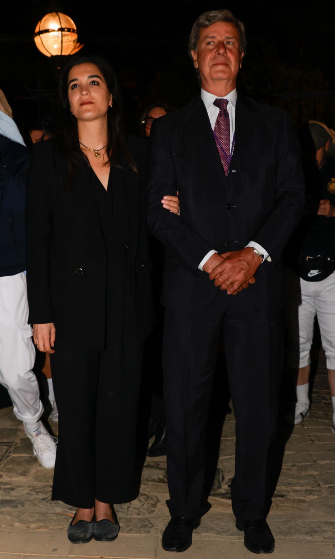Cayetano Martínez de Irujo y Bárbara Mirjan, durante la Semana Santa de Sevilla, el 2 de abril de 2026.