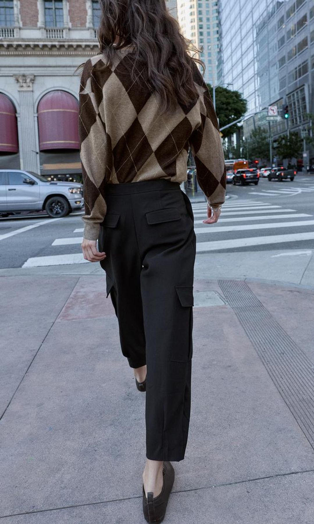 Pantalón viral pinzas Zara febrero 2026