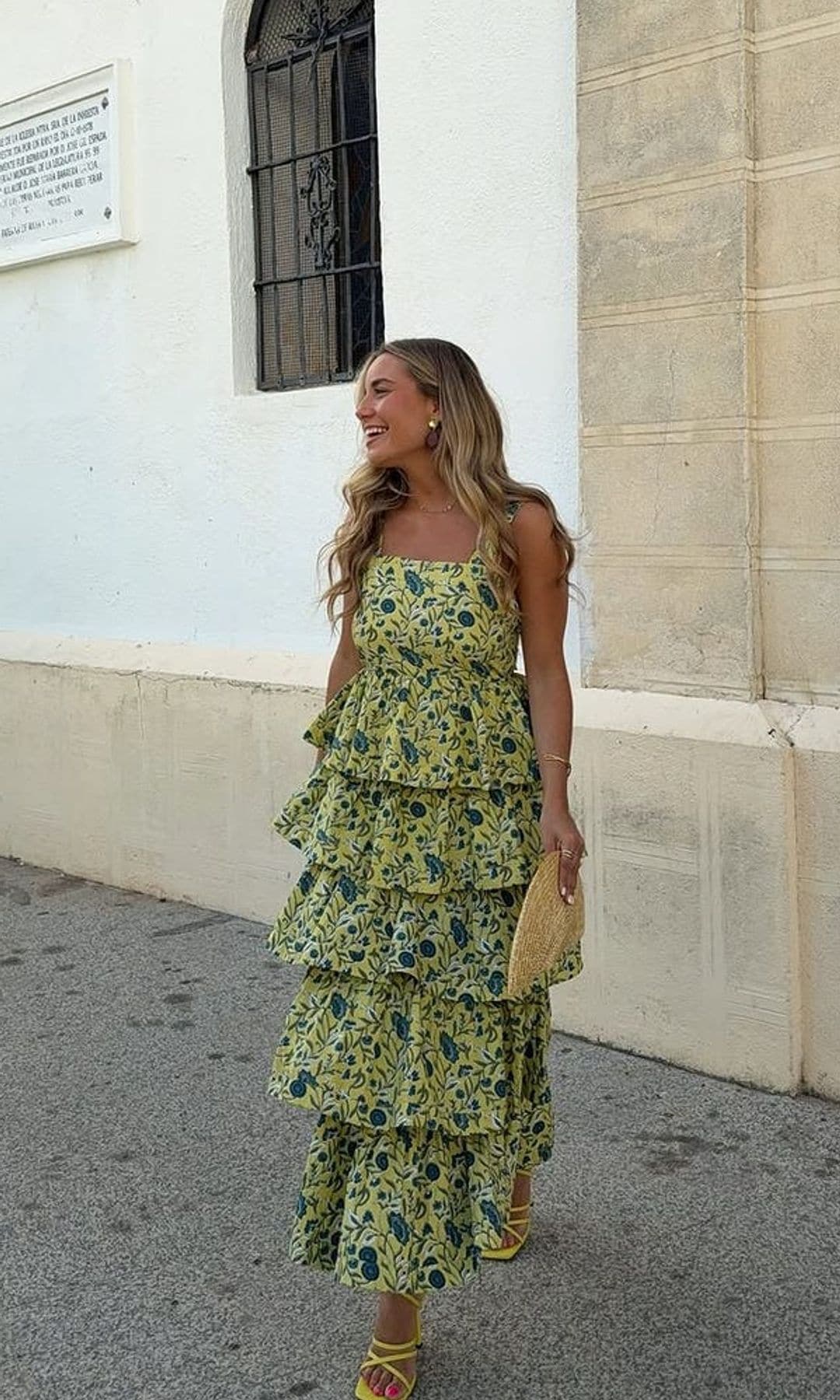 Vestidos tipo corsé y los diseños más favorecedores del verano que ahora buscan las invitadas con estilo