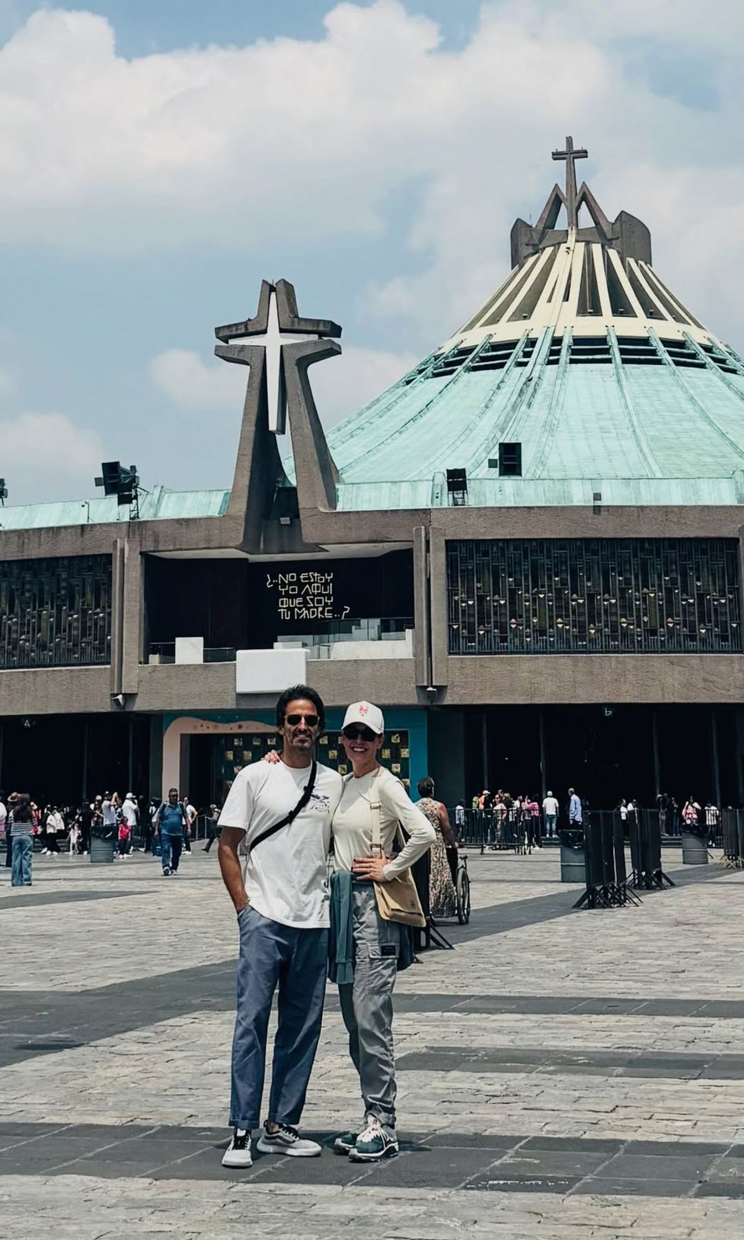 La pareja en la Basílica de Guadalupe