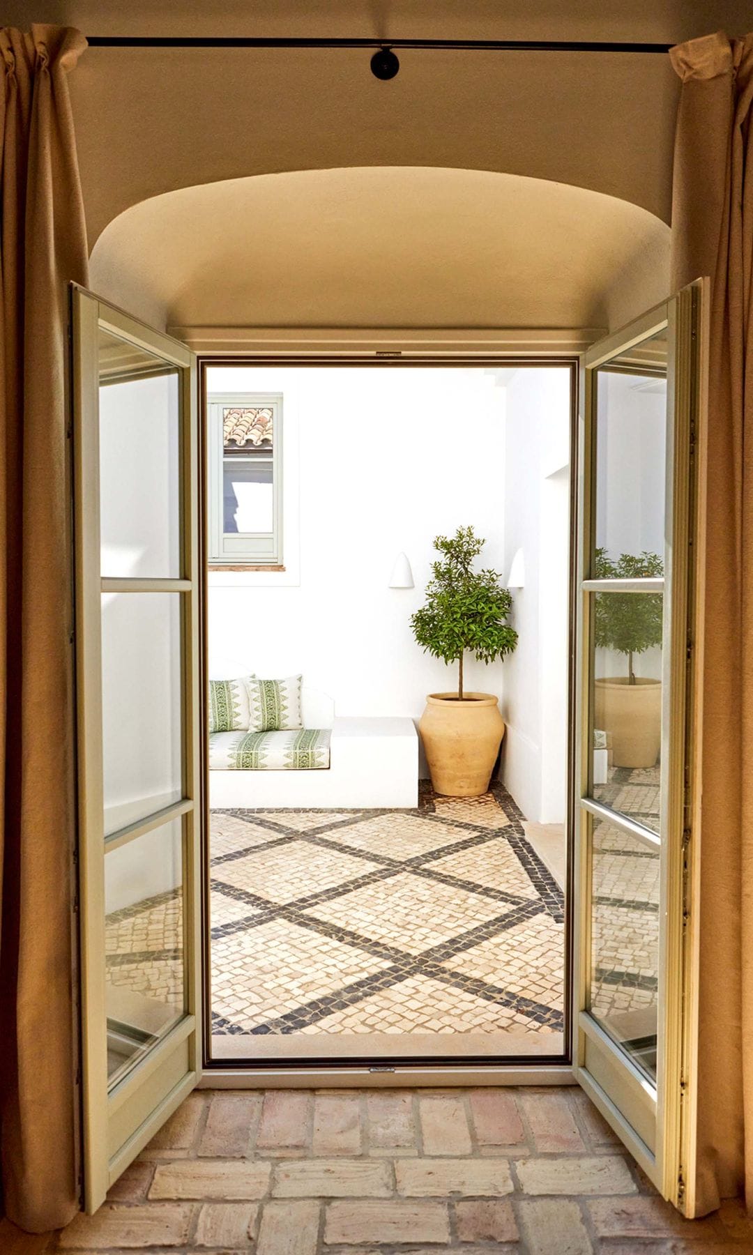 HOLA LIVING 57 casa Elena Muuls