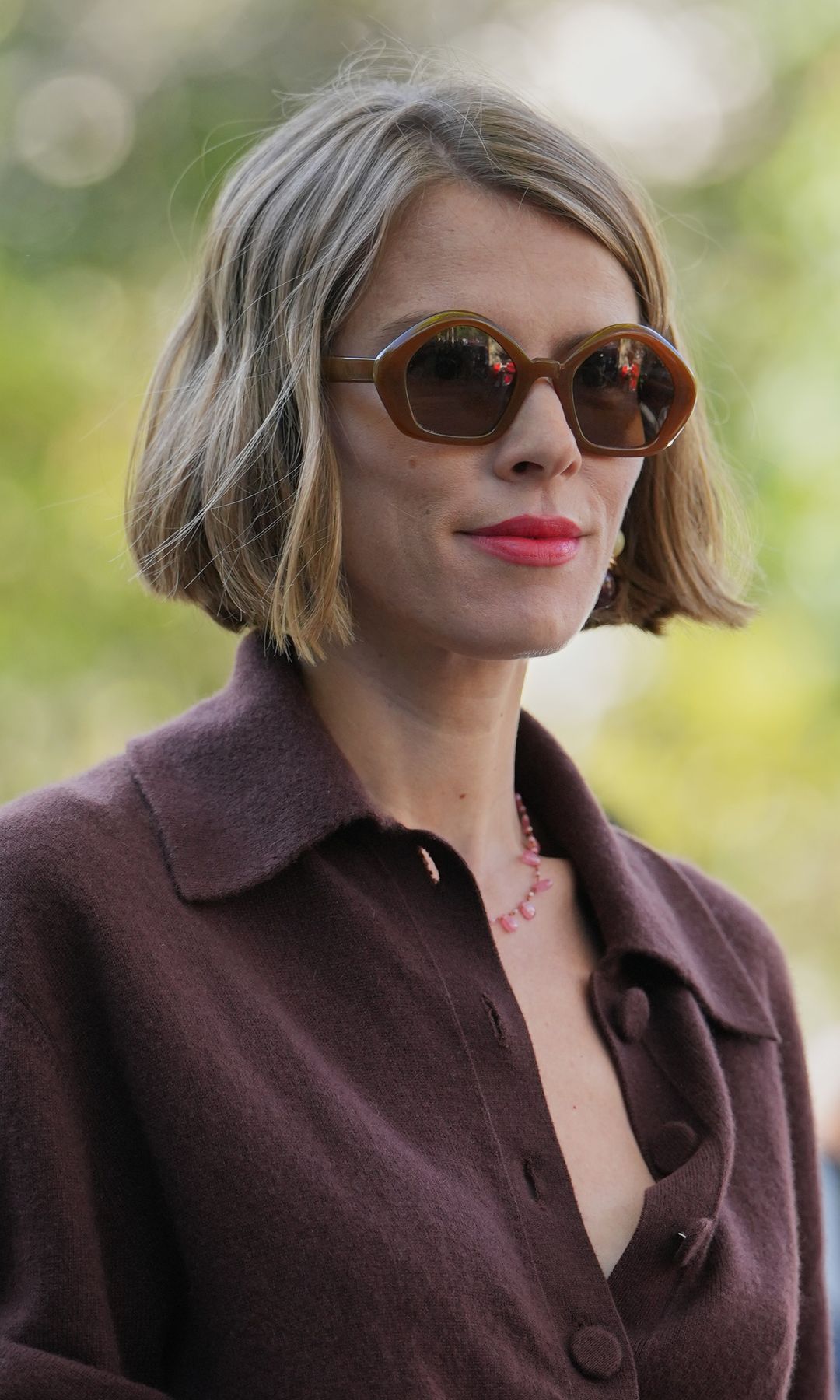 Mujer con pelo corto