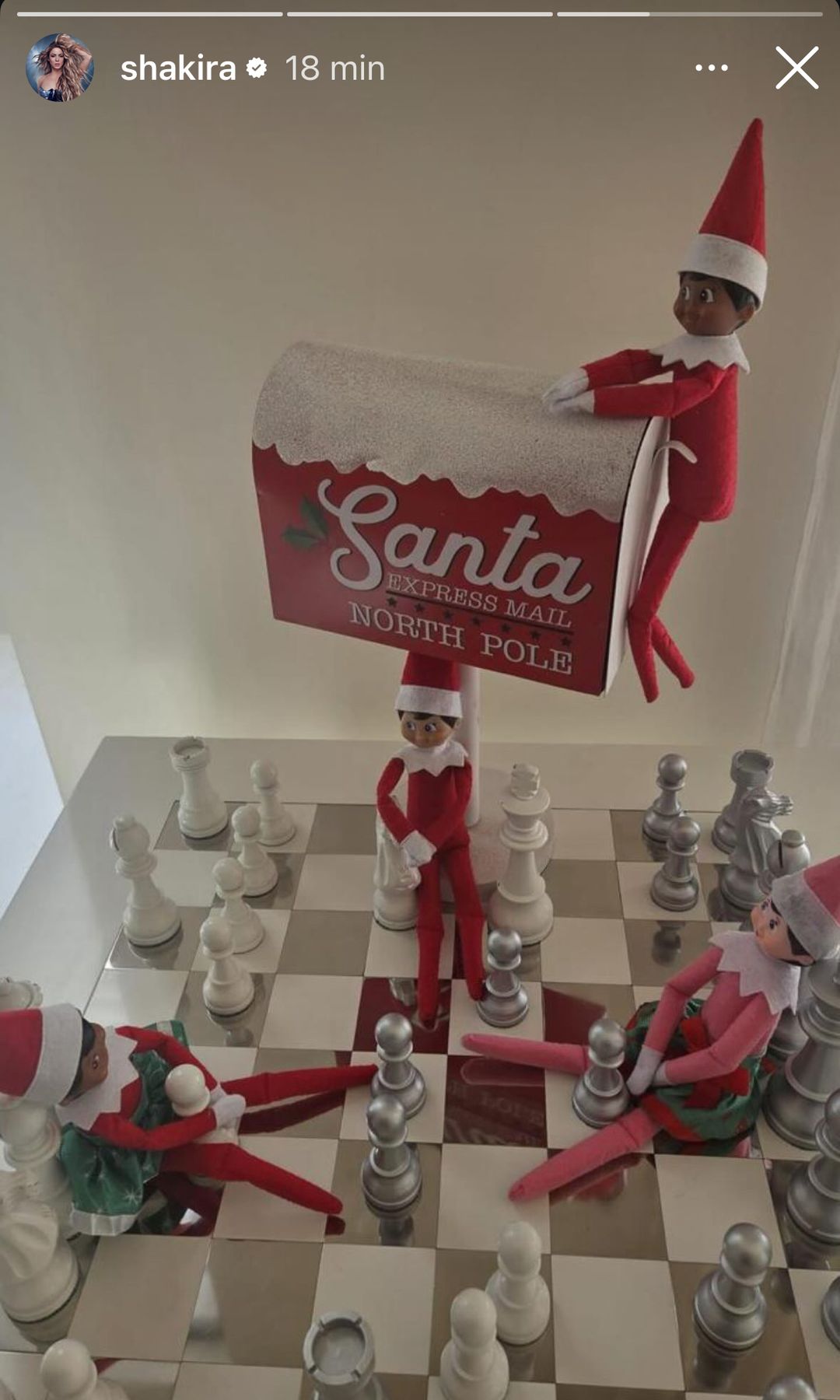 Shakira compartió las travesuras de los elfos que visitaron su hogar.