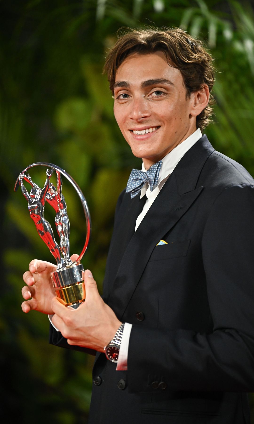 Mondo Duplantis con su premio Laureus