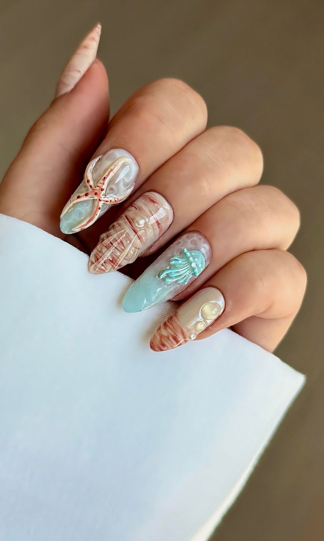 Manicura con colores marinos