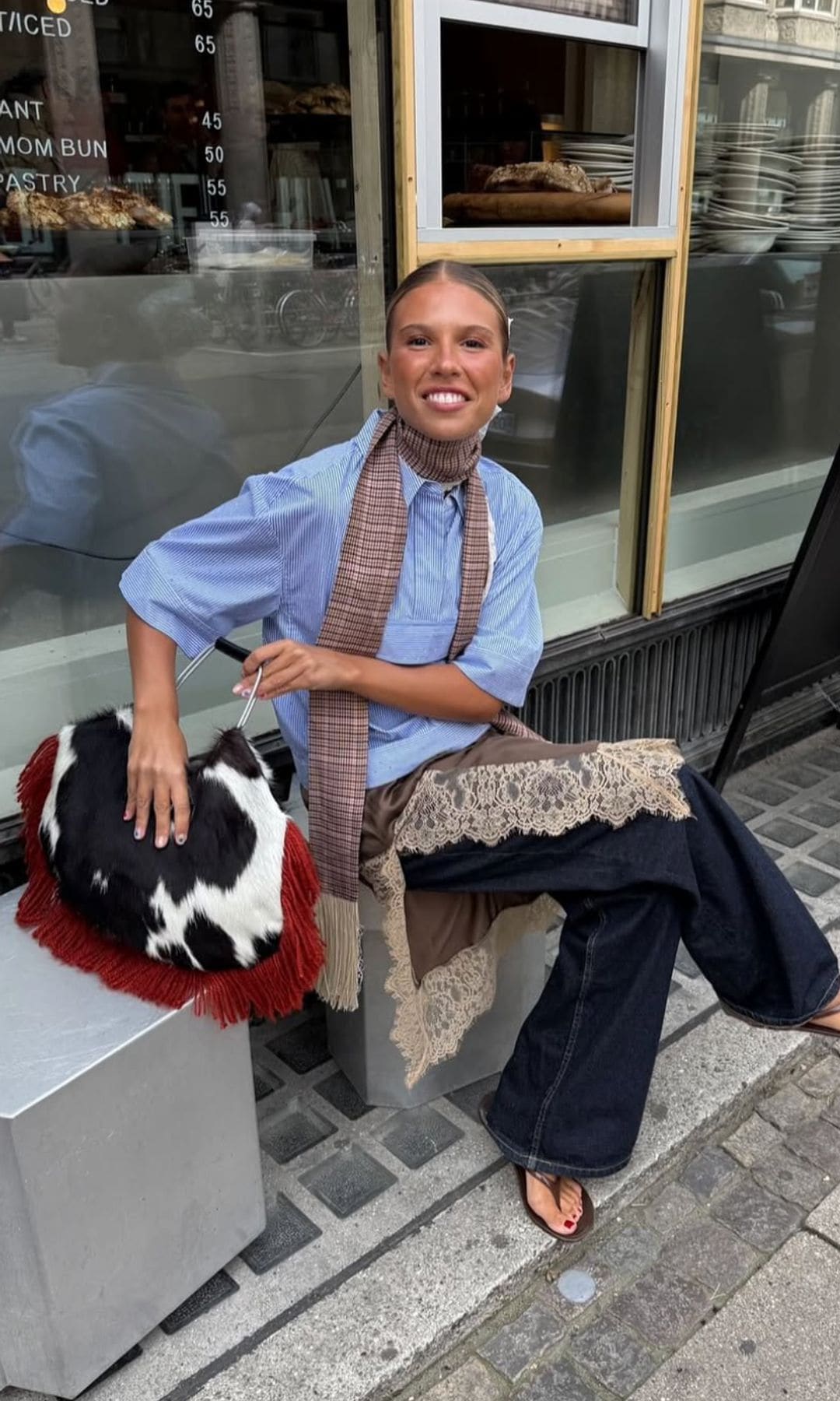 ¡HOLA! Fashion Cómo llevar una camisa de rayas azul: 7 ideas de outfits estilosos y elegantes