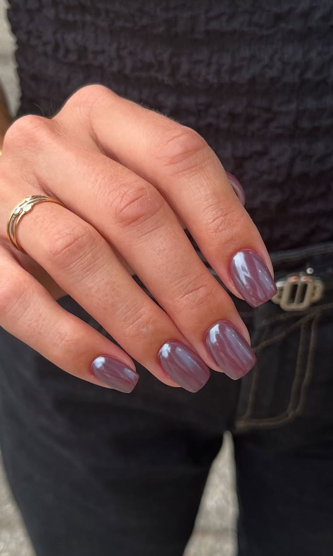 Manicura cromada en color púrpura