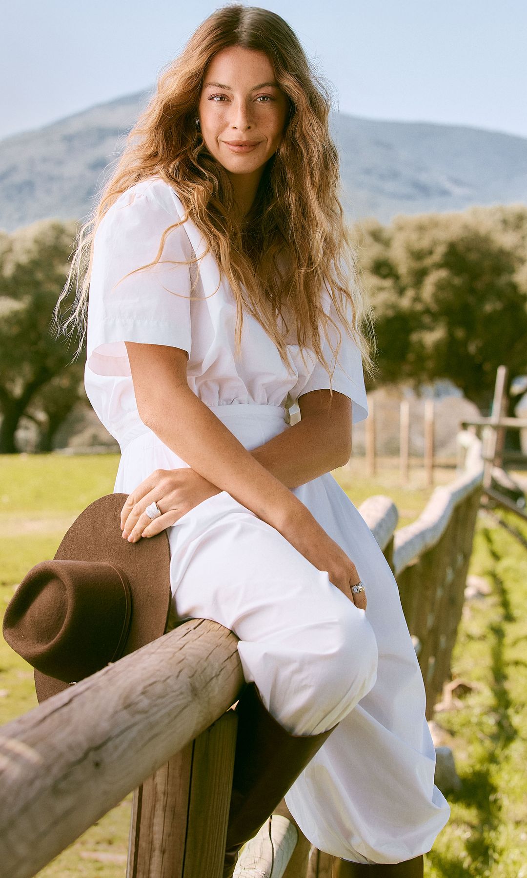 Belén Écija, con estilo ecuestre, para una sesión editorial