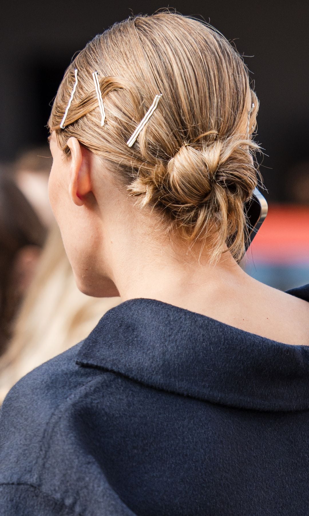  Moño con horquillas