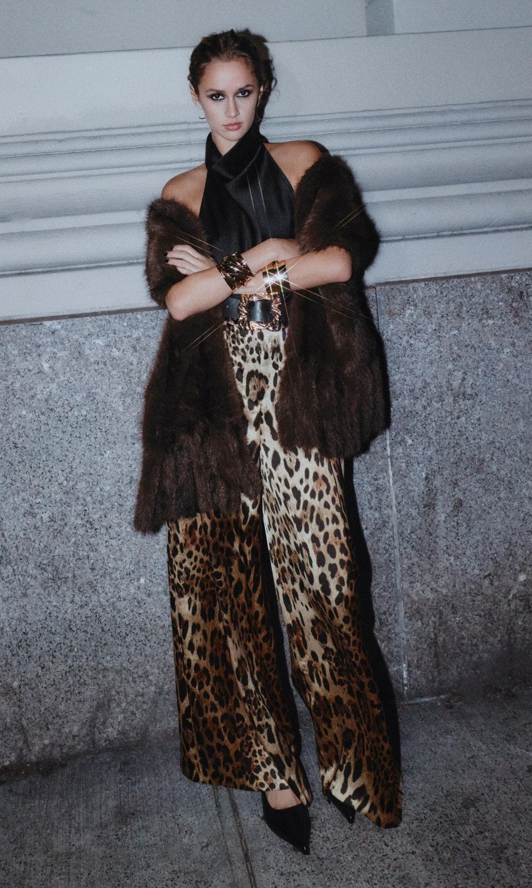 Pantalón satinado animal print de Zara