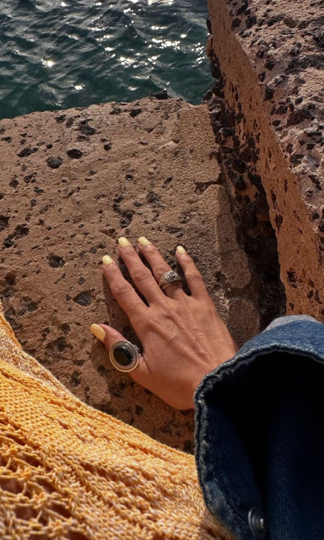 ¡HOLA! FASHION SARA CARBONERO Y EL SENTIDO DE LAS JOYAS AMULETO