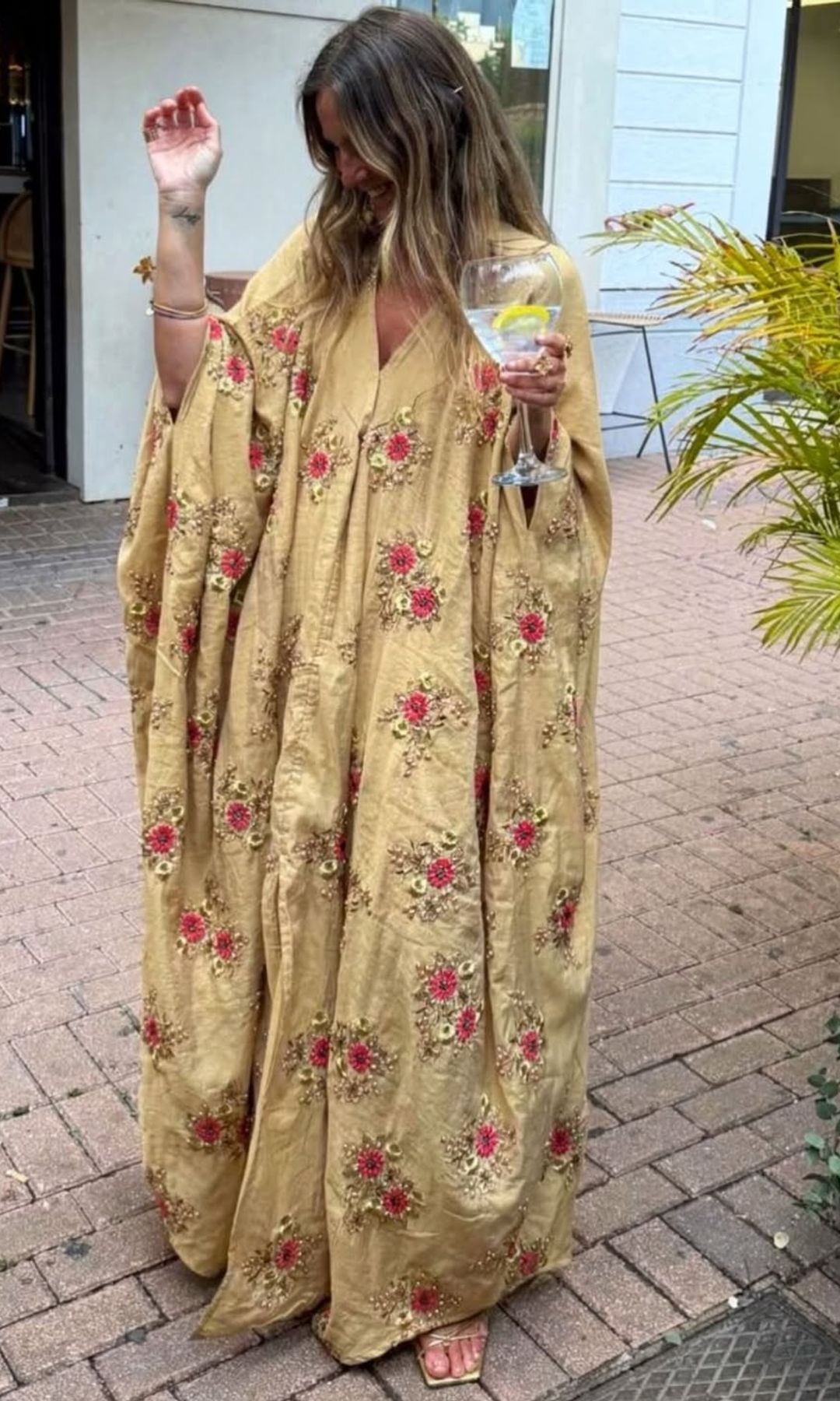 El caftán floral más bonito.