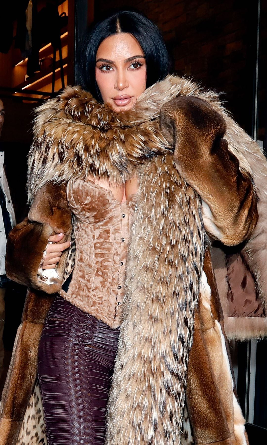 Kim Kardashian, Bella Hadid y Brooks Nader. La modelo, de 28 años, y sus hermanas sorprendieron en la estación invernal con un 'après-ski' inspirado en los años 80