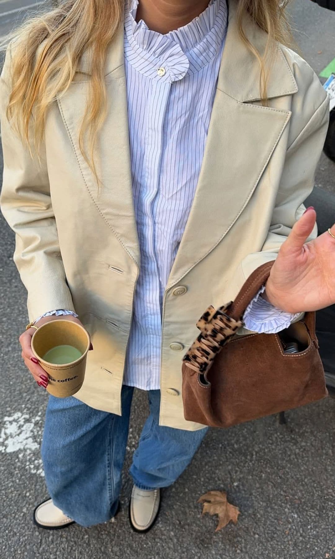 ¡HOLA! Fashion Cómo llevar una camisa de rayas azul: 7 ideas de outfits estilosos y elegantes