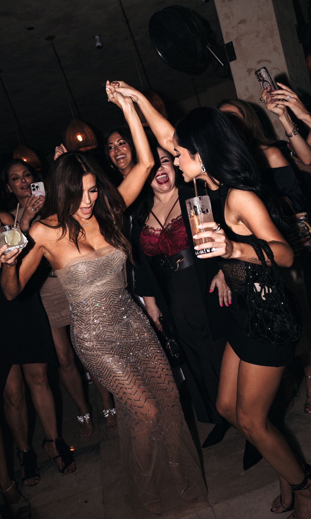 Eva Longoria divirtiéndose con sus amigas
