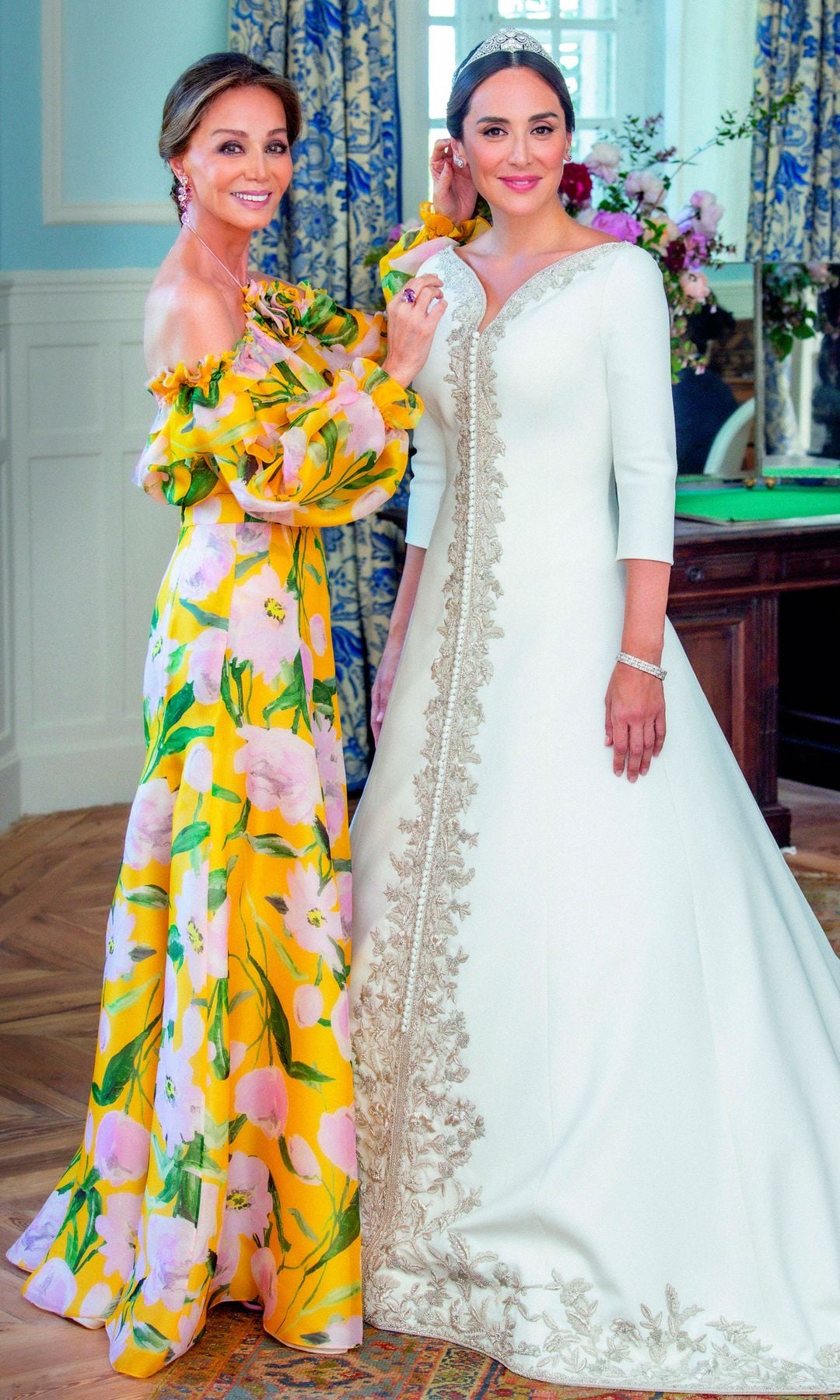 Isabel Preysler y su hija Tamara Falcó, en el día de su boda