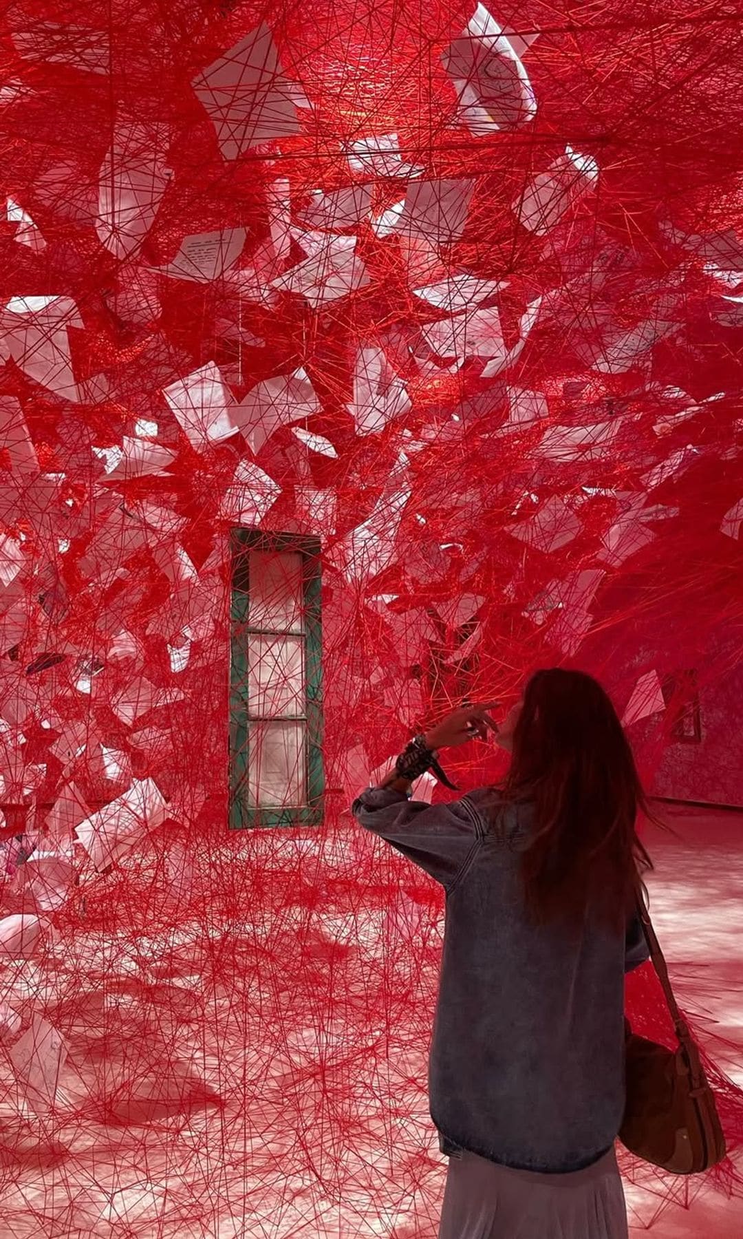 Sara Carbonero en una de las exposiciones temporales del Museo Guggenheim de Bilbao