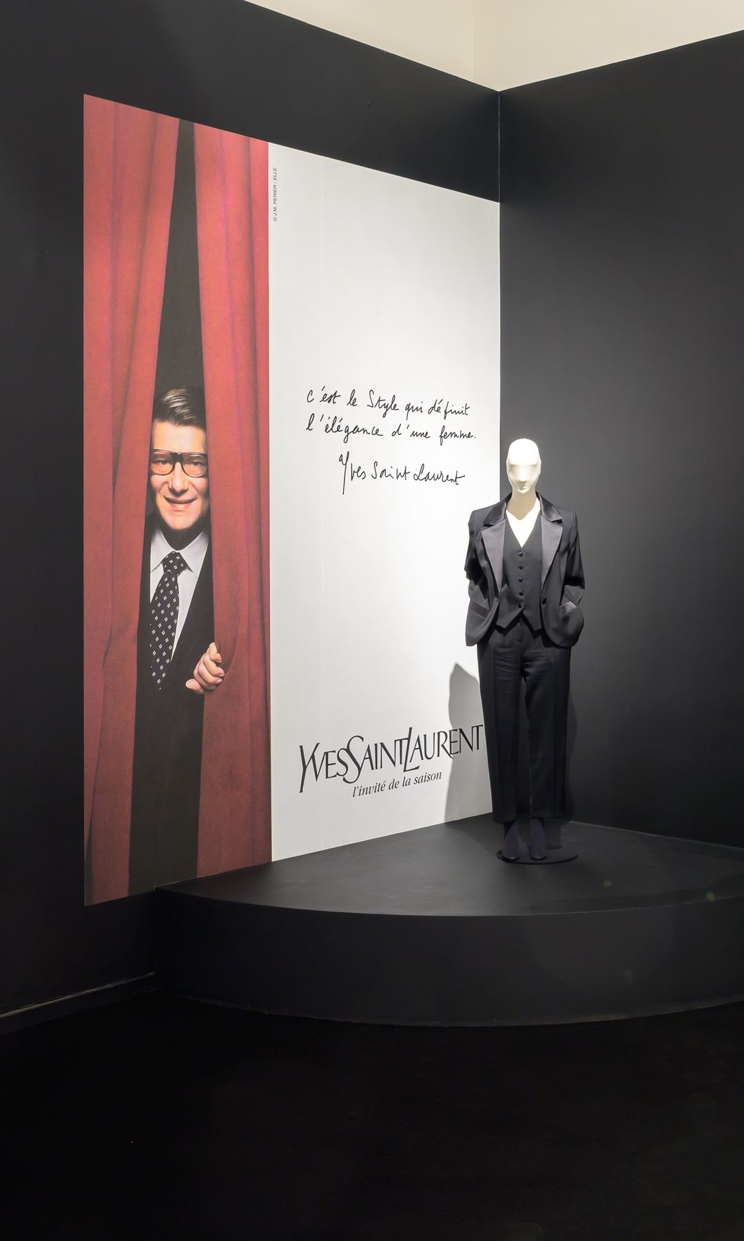 Traje diseñado por Yves Saint Laurent en colaboración con La Redoute