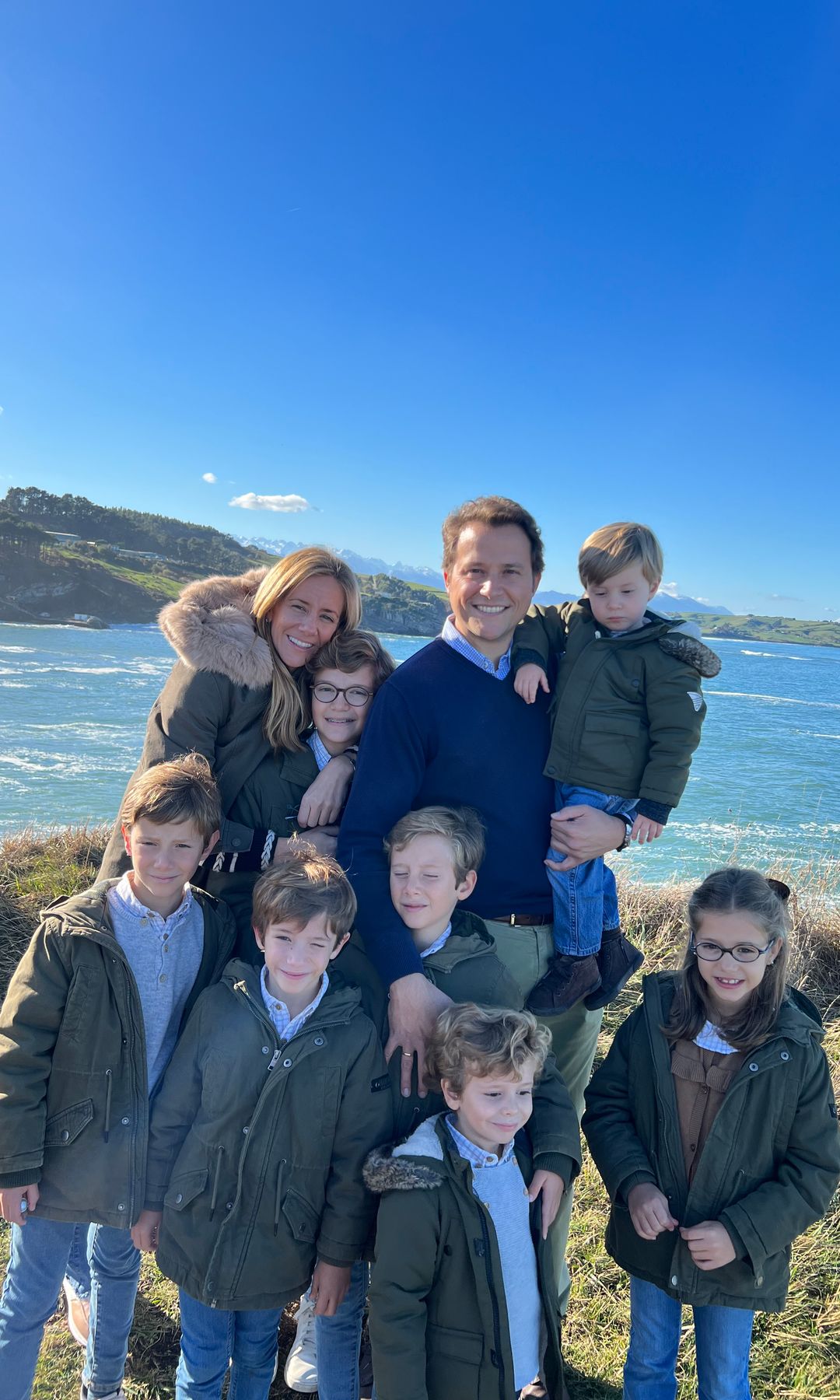 Paloma y Raúl, de vacaciones con sus siete hijos