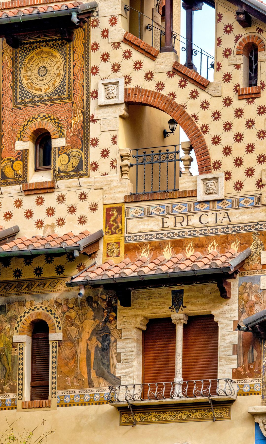 Fachada de Villino delle Fate en el barrio de Quartiere Coppede, Roma