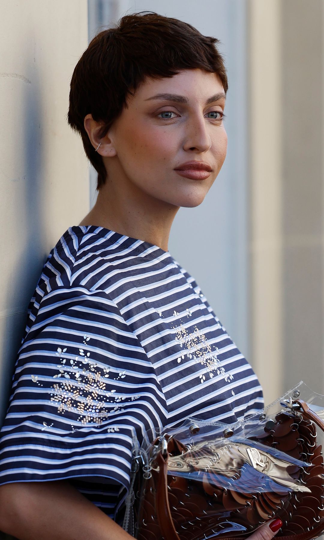 Mujer con pelo corto