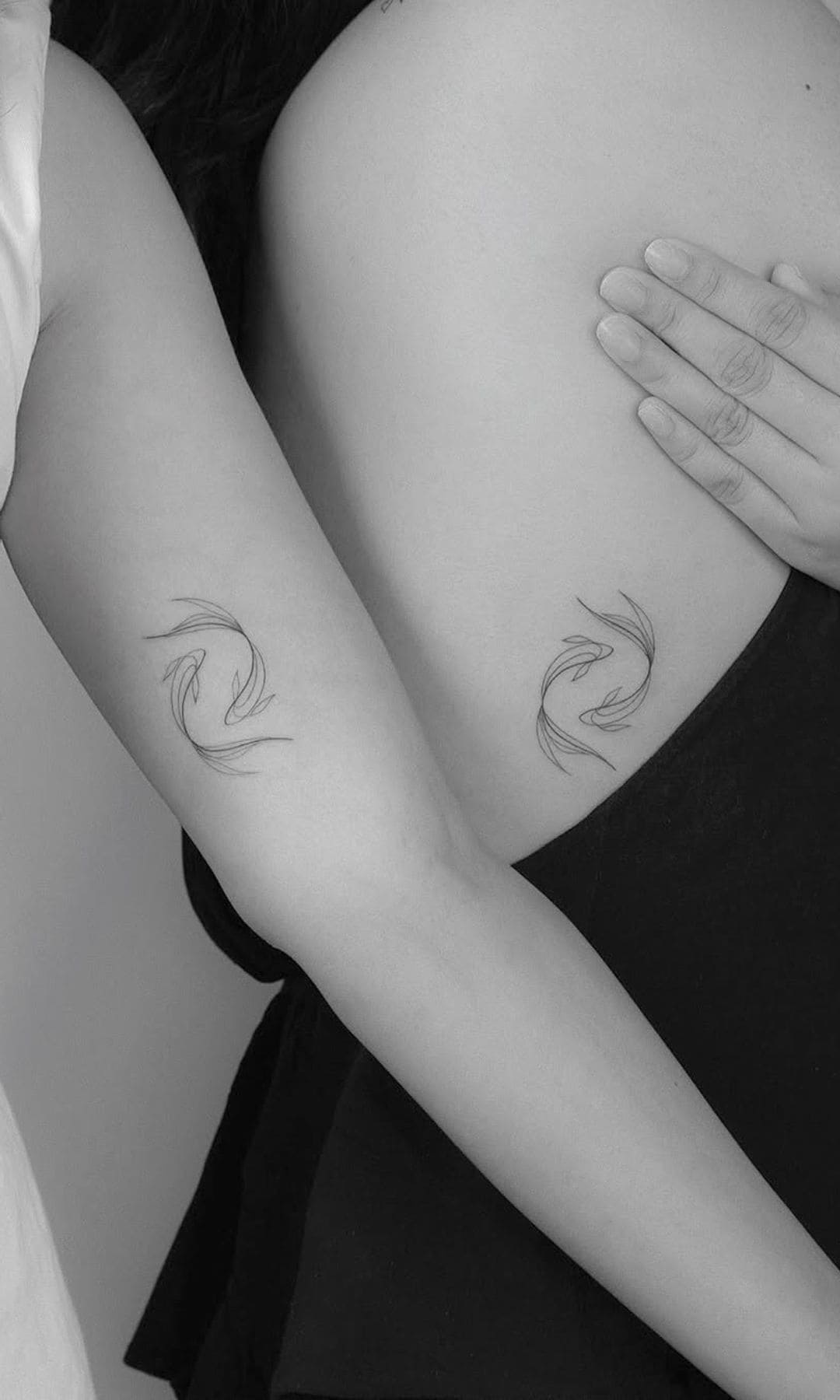 Tatuaje para madre e hija de carpas koi