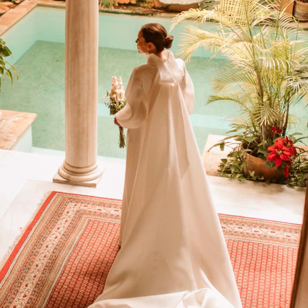 Claudia, la novia del vestido capa que se casó en Jerez de la Frontera