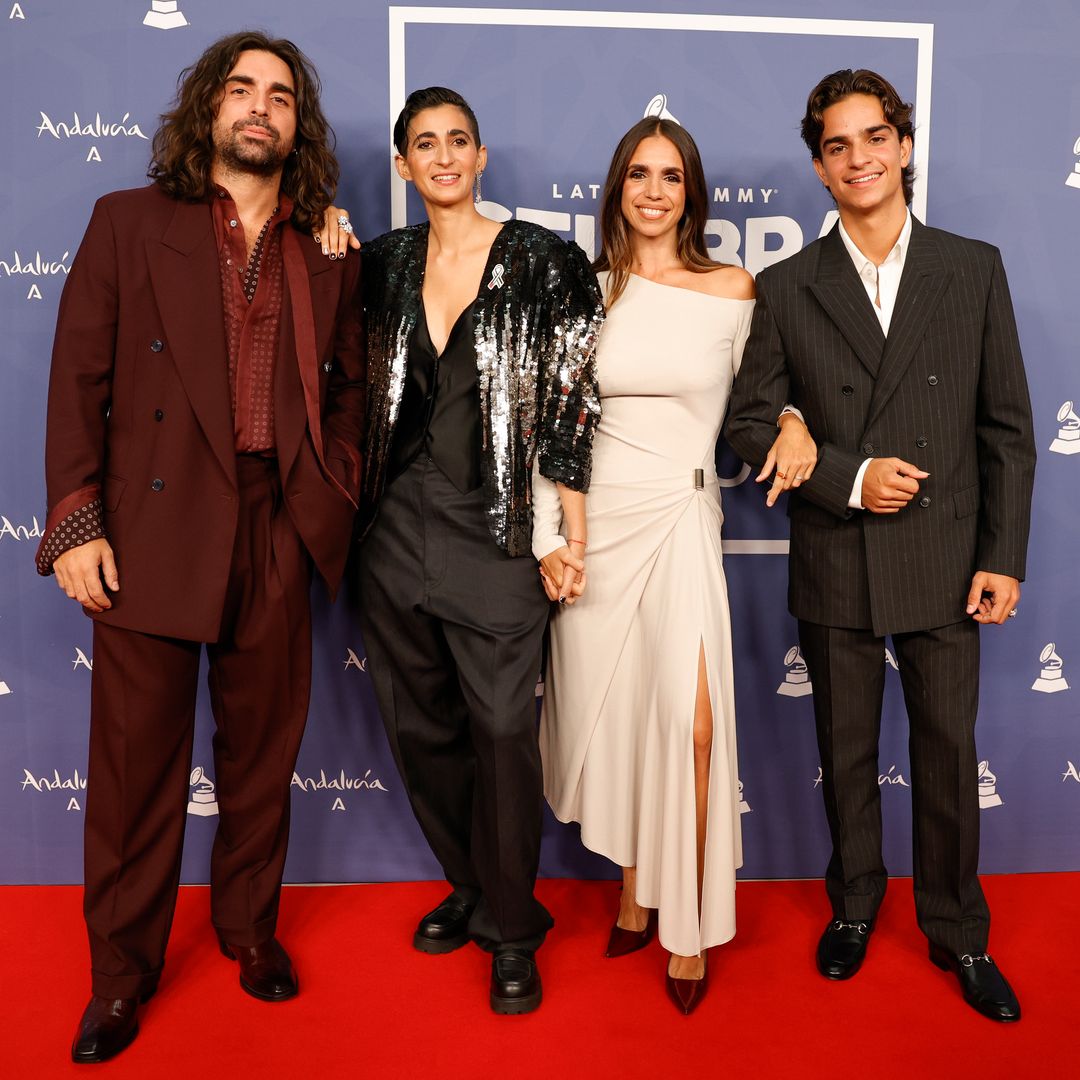 Los nietos de Lola Flores en los Latin Grammy de Sevilla: Elena y Guillermo Furiase se reencuentran con Alba Flores y Pedro Lazaga