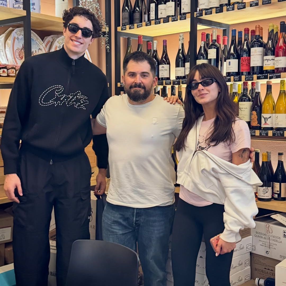 Aitana y Plex durante su parada gastronómica