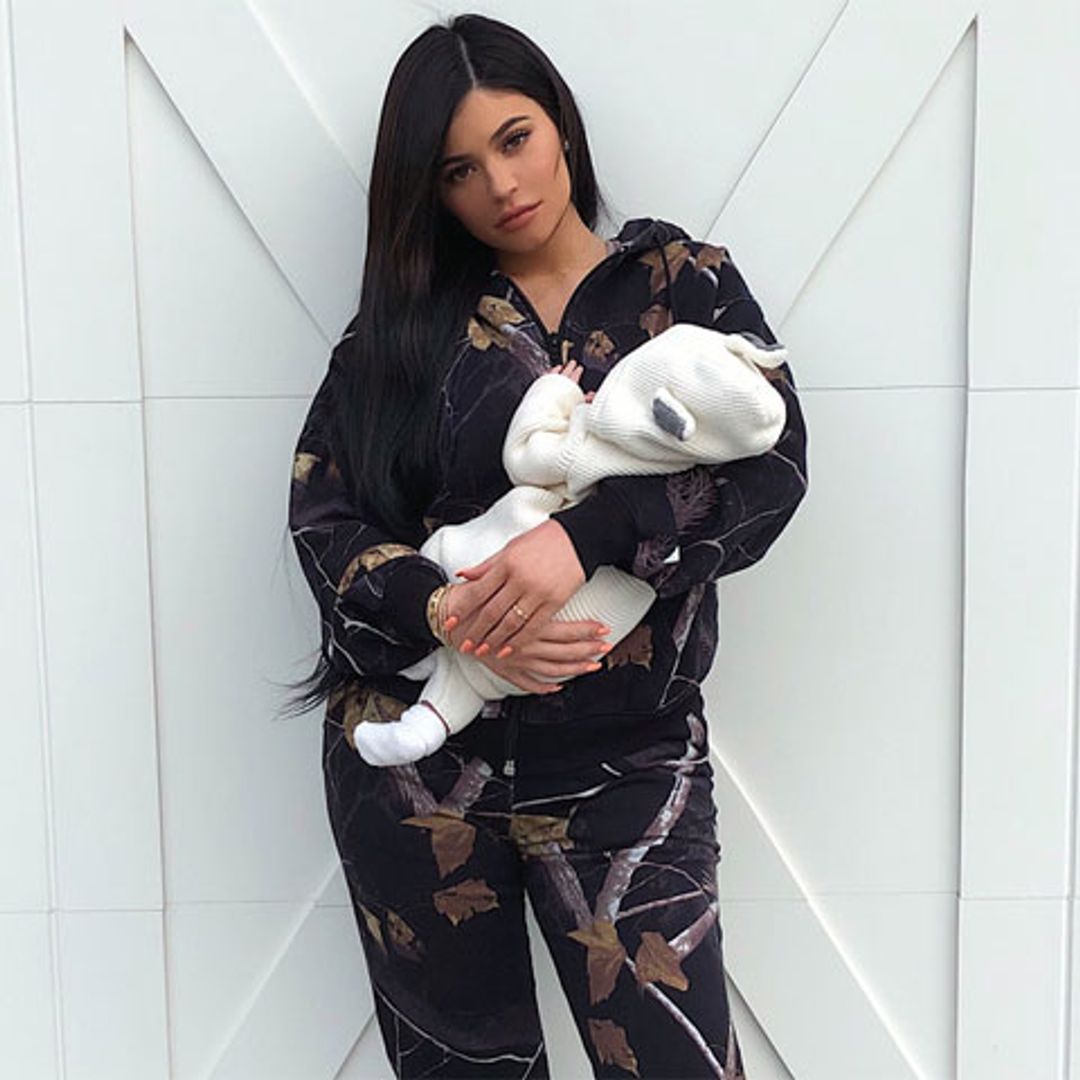 La primera foto de Kylie Jenner con su hija y su exclusivo look deportivo se hace viral