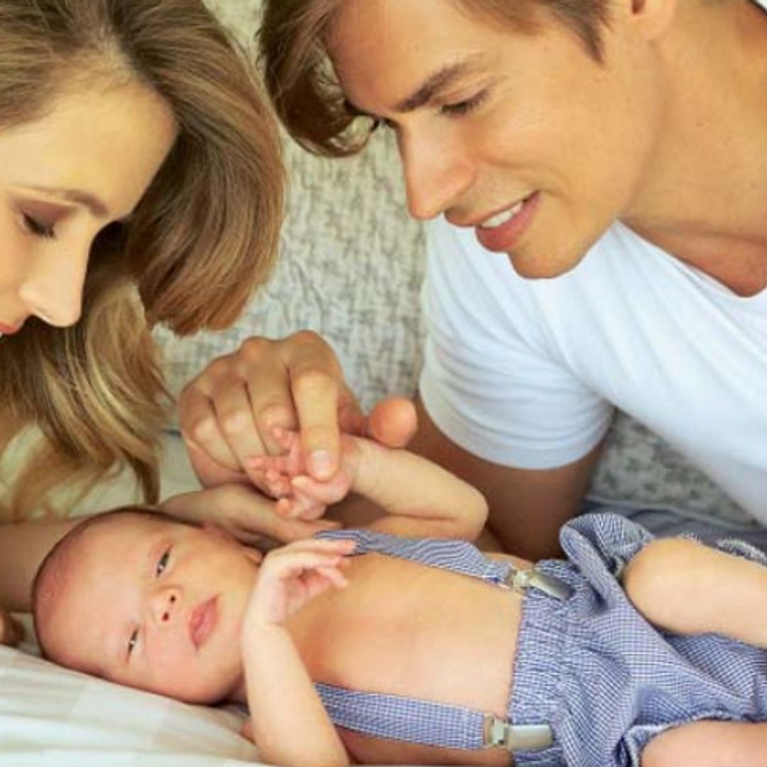 Las primeras fotografías de Carlos Baute y Astrid con su hijo Markuss solo se pueden ver en ¡HOLA!