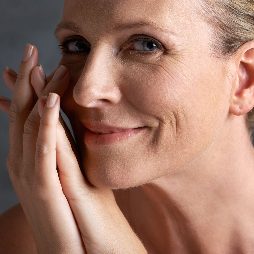 El ritual de belleza de 5 pasos para mujeres de +50 que no buscan disimular la edad (sino potenciarla)