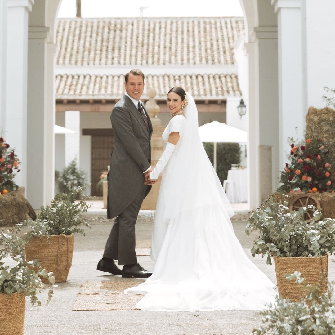 Pilar, la novia cordobesa que rescató el vestido 'vintage' de su madre con joyas hechas por su abuelo